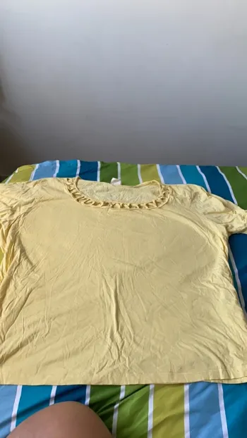 T-shirt jaune