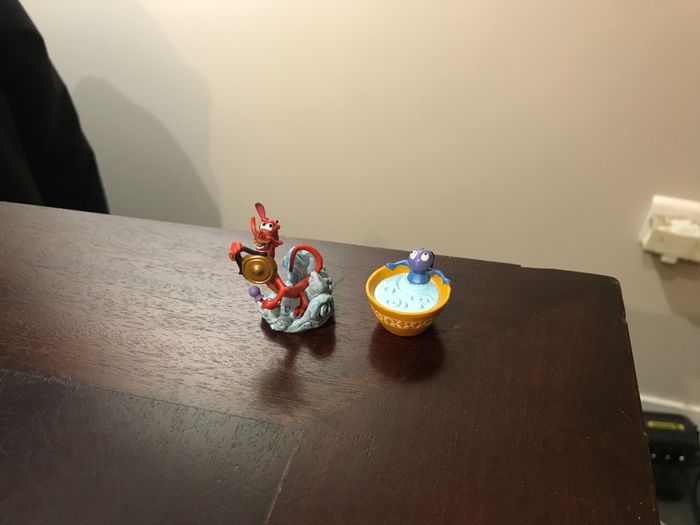 Figurine dragon mushu et criquet Mulan disney