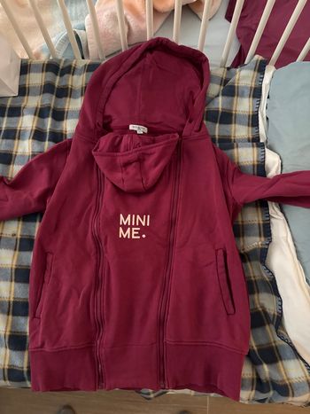 Sweat à capuche  avec insert  pour le bébé taille M. Marque envie de fraises.