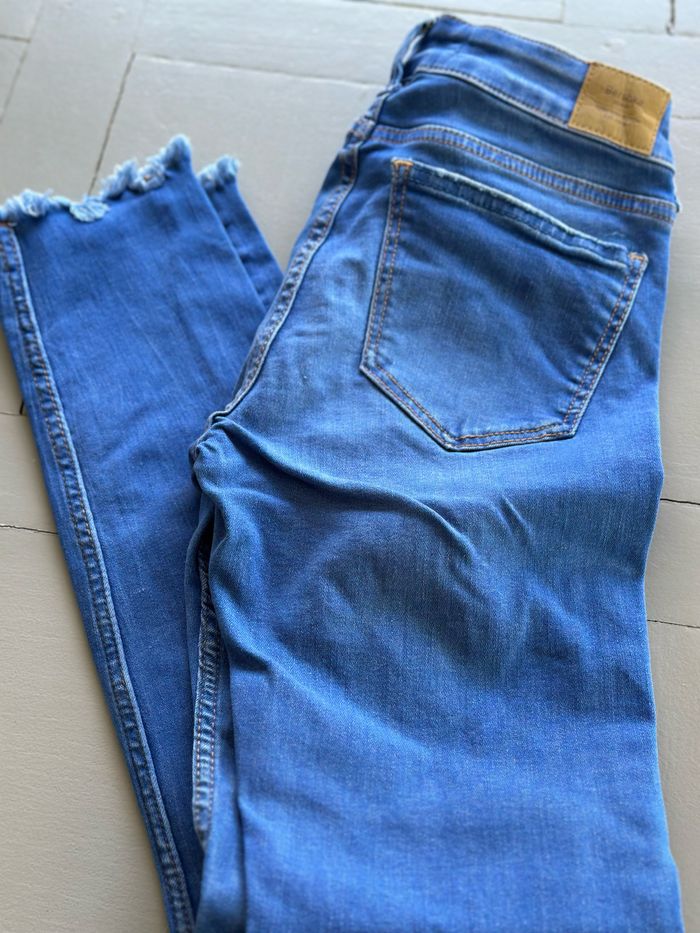 Magnifique jean bleu Bershka denim taille 36 - photo numéro 3