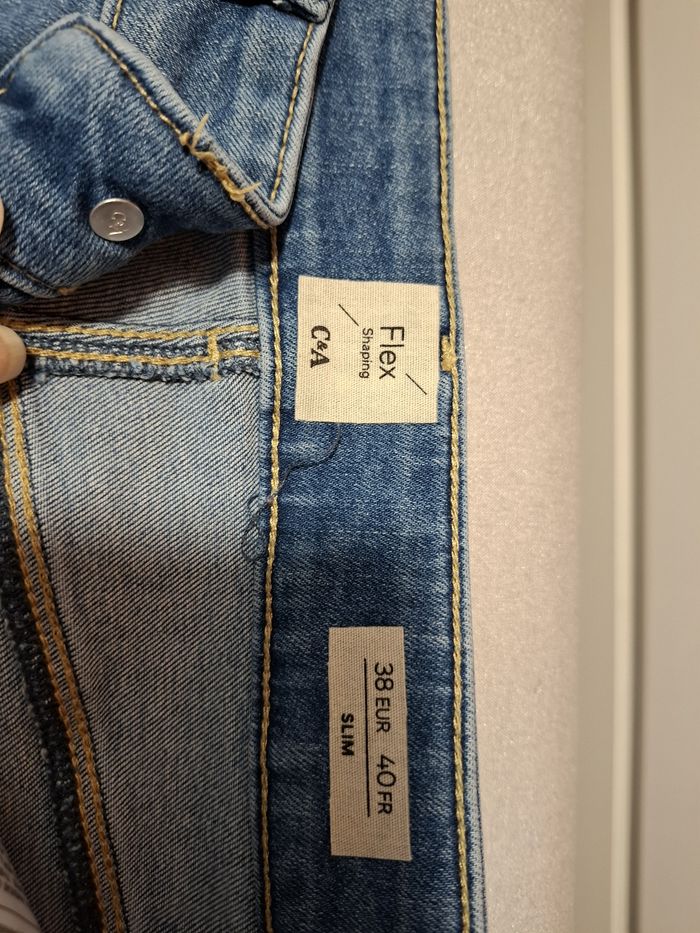 Joli jean femme C&A flex shaping (push-up) bleu clair très bon état - photo numéro 2