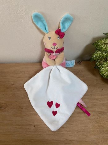 Doudou peluche lapin rose mouchoir blanc coeur baby nat