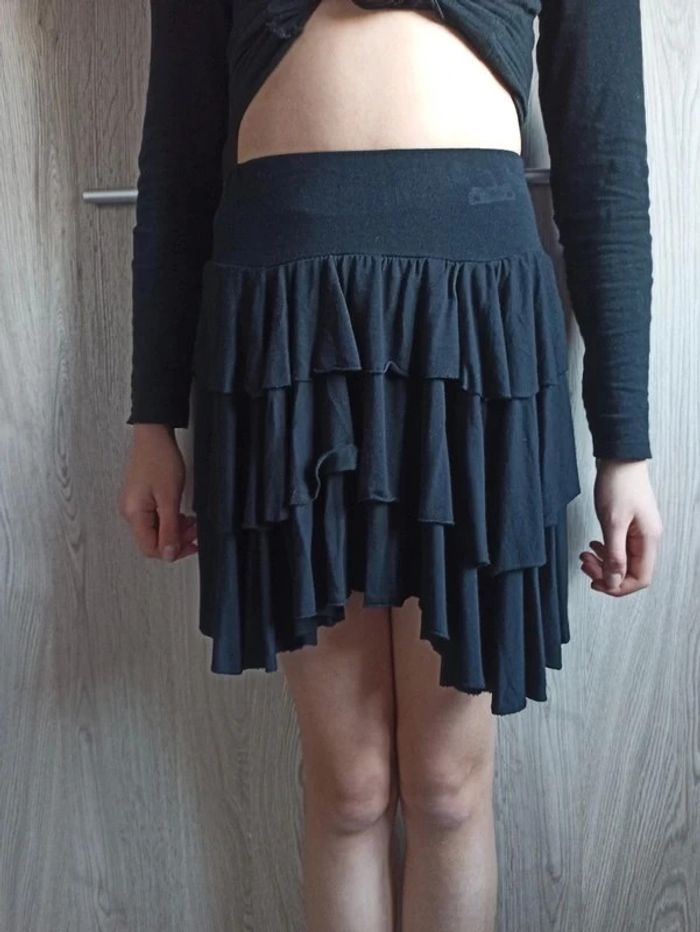 Jupe noire - photo numéro 2
