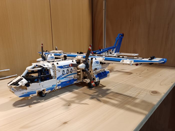 Lego Technic 42025 Avion cargo Monté, Complet et Fonctionnel - Etat Neuf - photo numéro 2