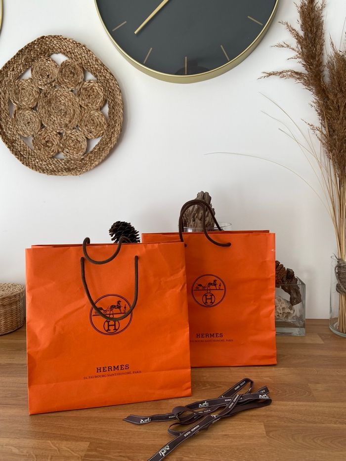 Lot 2 sacs papier original 30x30cm avec un long ruban original