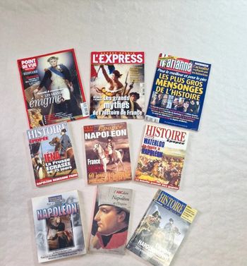 Lot 9 Magazines et Livrets Histoire Napoléon Waterloo Iéna L'Express Marianne