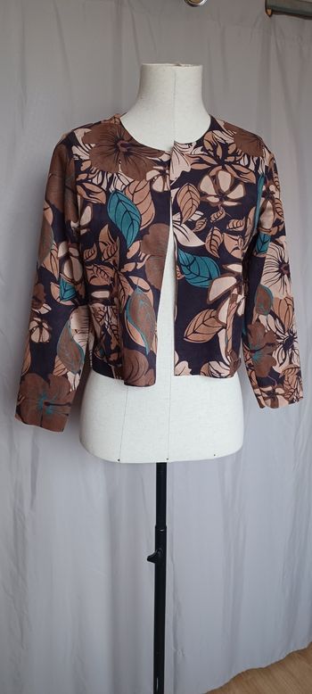 Très jolie veste courte femme T U 