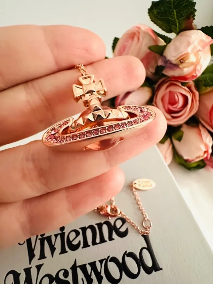 🪐Collier Vivienne Westwood Orbite rose gold & zirconiums roses - photo numéro 9