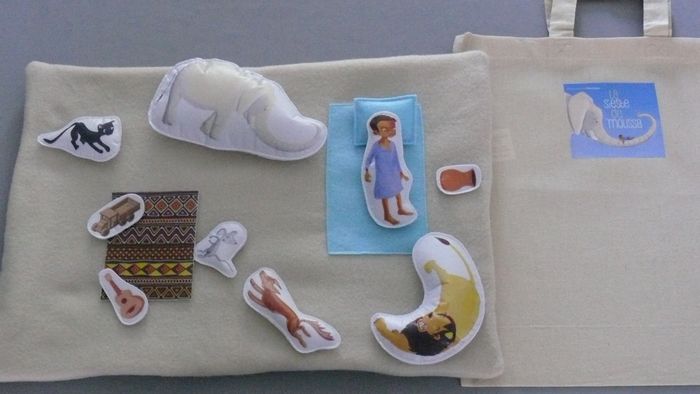 Tapis à histoire/sac à histoire "La sieste de Moussa"