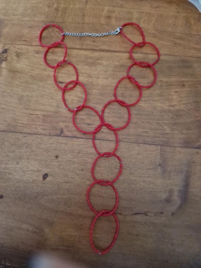 Collier rigolo perle rouge