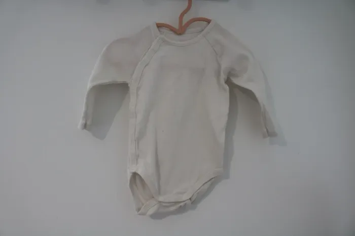 Lot bodies hiver fille 6 mois - photo numéro 7