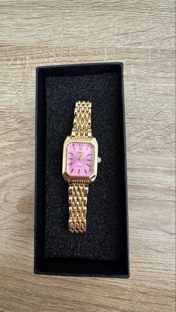 Montre dorée cadran rose élégante chic femme tendance 
