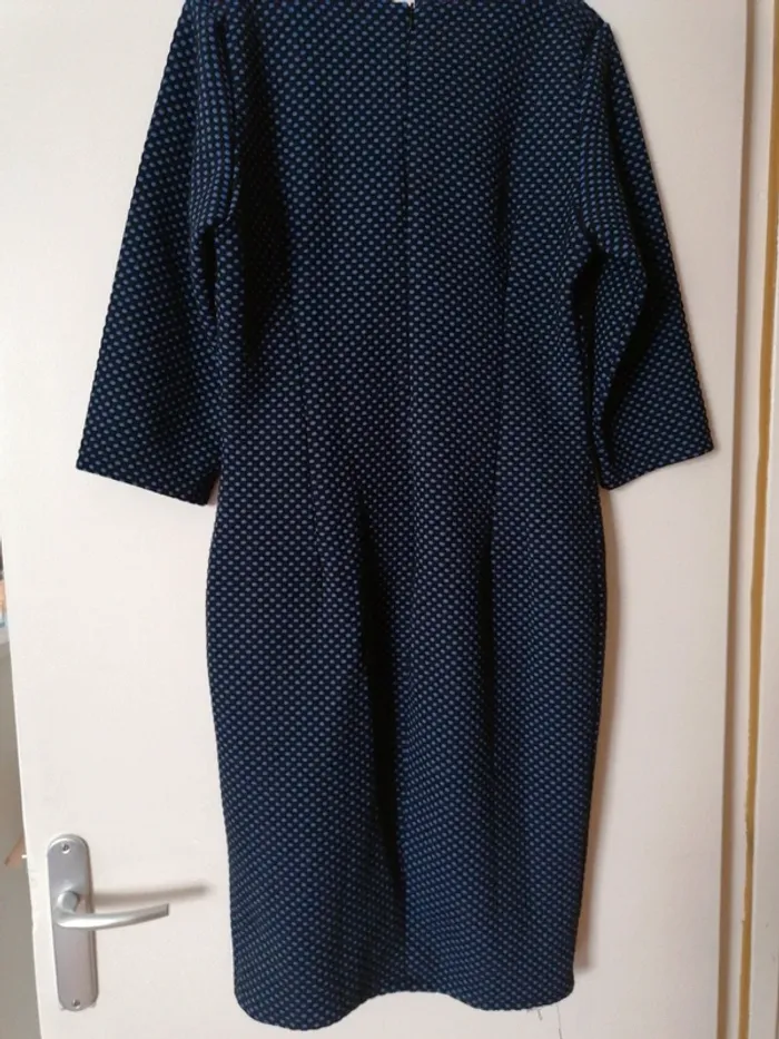 Robe en laine à poids lavande T. 3 - photo numéro 2