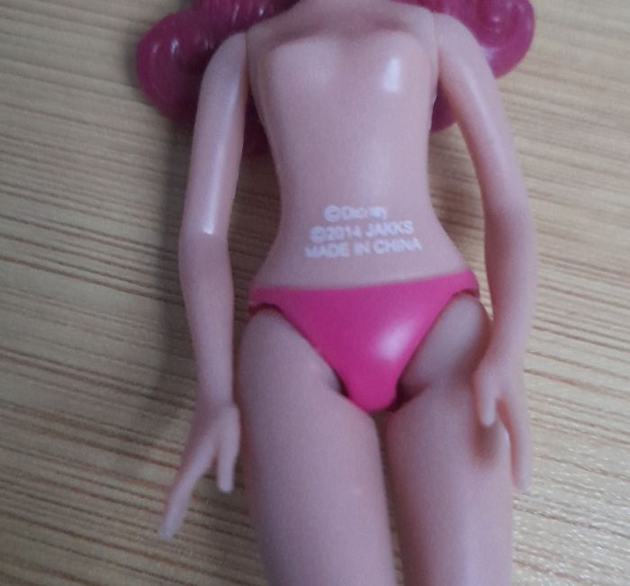 Petite poupée Rosetta  avec 4 robes - photo numéro 3