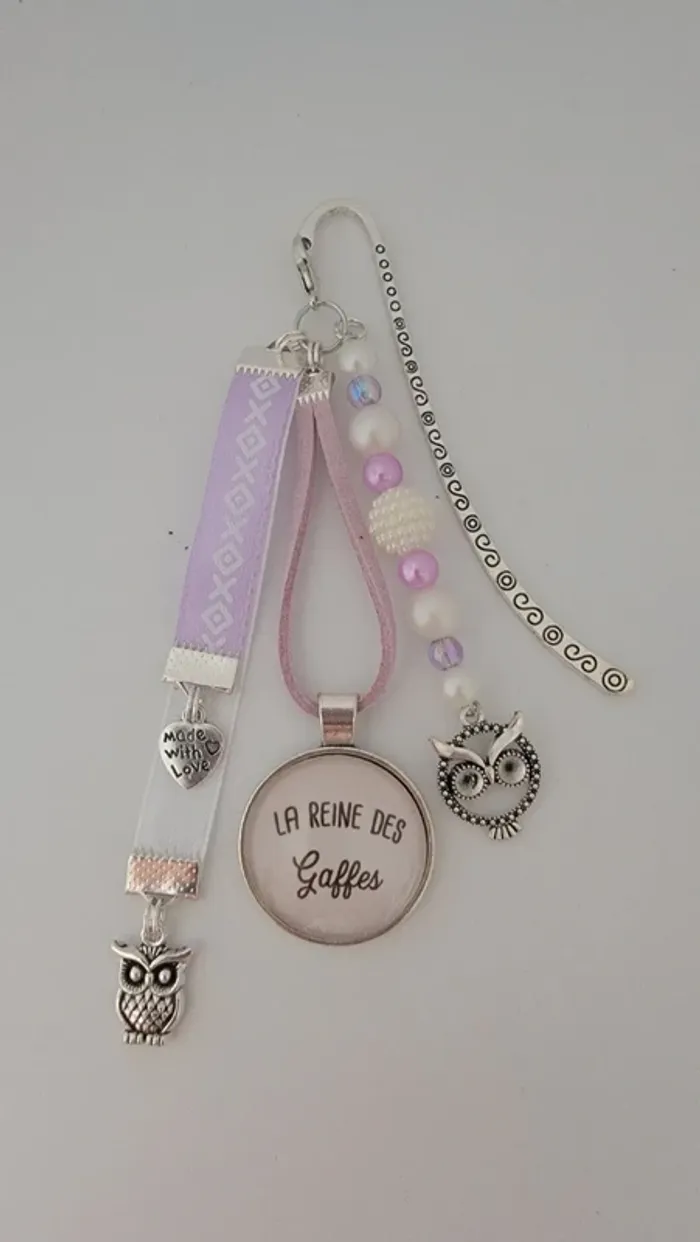 Cadeau humour, bijoux de sac ou marque page " la reine des gaffes"