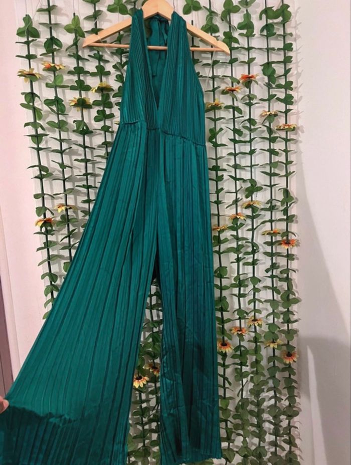 Combinaison plissée verte élégante
