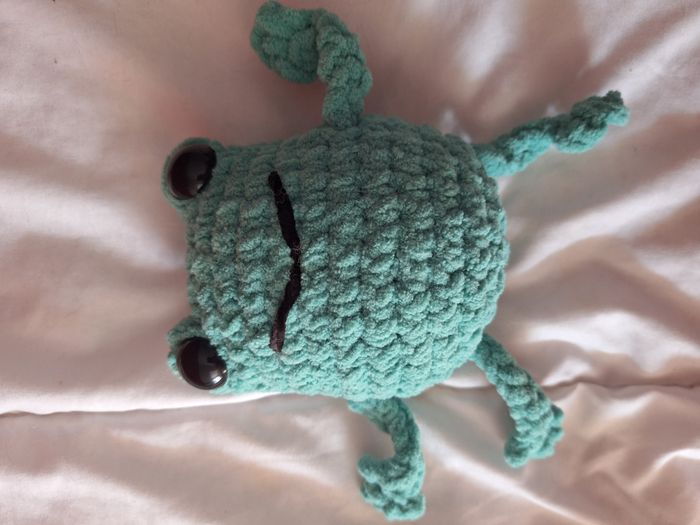 Peluche de grenouille au crochet
