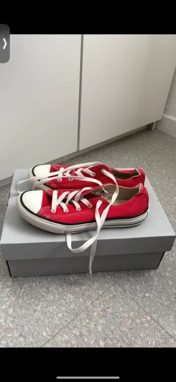 Baskets basses rouge converse taille 34