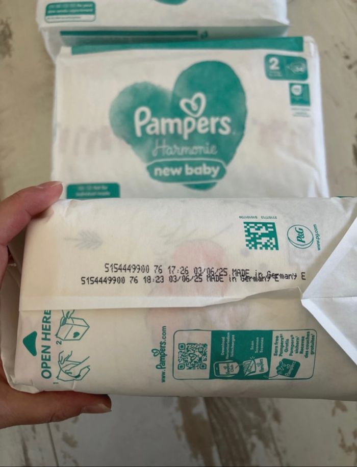 Lot 102 couches Pampers Harmonie taille 2 - photo numéro 3