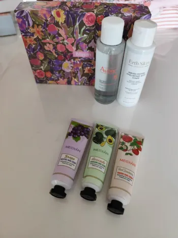 Eau micellaire et crèmes neuves