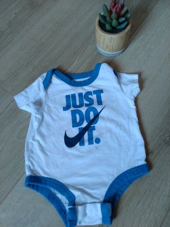 Bodies Nike