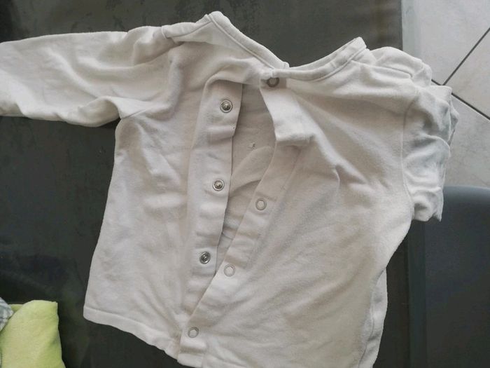 2 t shirt blanc 9 mois manches longues - photo numéro 5