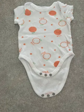 Body orange neuf 3-6 mois