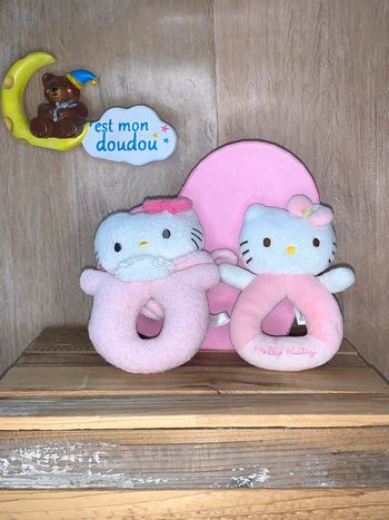 Lot de 2 hochets hello kitty