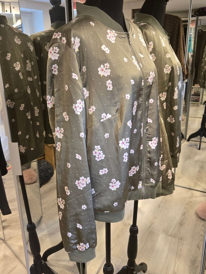 Veste légère kaki à fleurs T.44-46 Bonprix (Rainbow) neuve - photo numéro 5