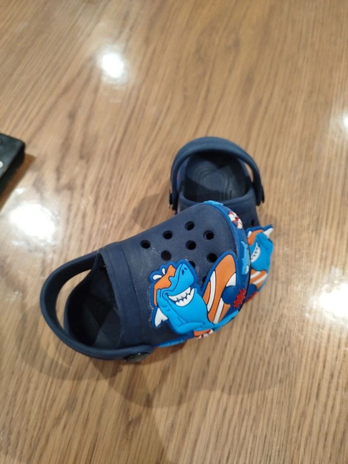 Chaussure été sandales style croc requin 19