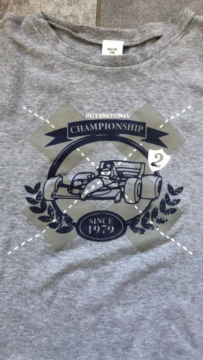 🤩 Neuf ! splendide Tee shirt sweat 116 = 6 ans voiture course F1 formule 1 - photo numéro 2