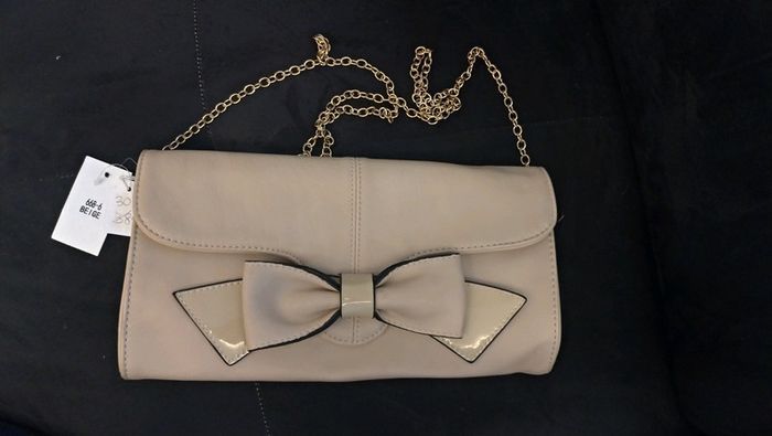 Sac à main / Pochette beige bandoulière chaîne - photo numéro 1