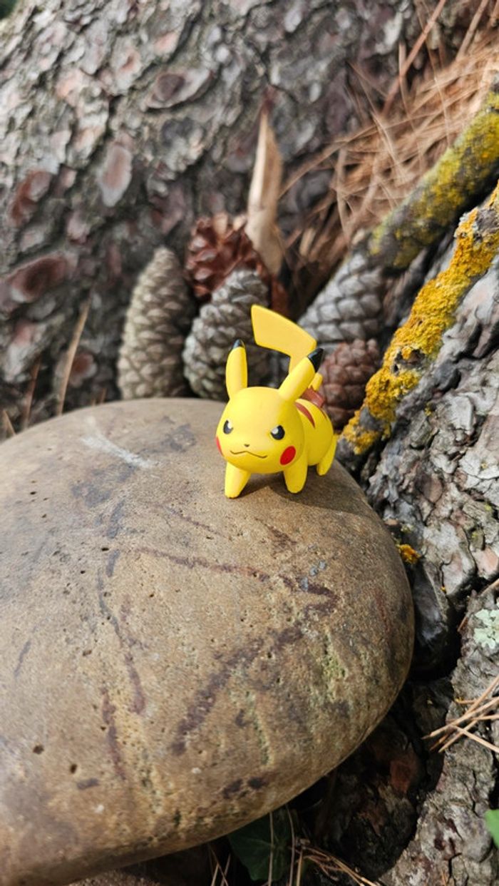 Super figurine Pokemon Nintendo tomy pikachu