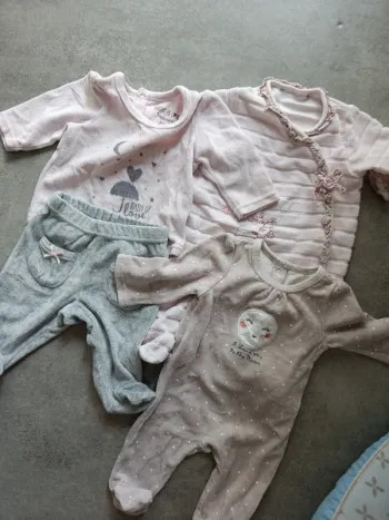 Lot de 3 pyjamas velours tape à l'oeil 1 mois