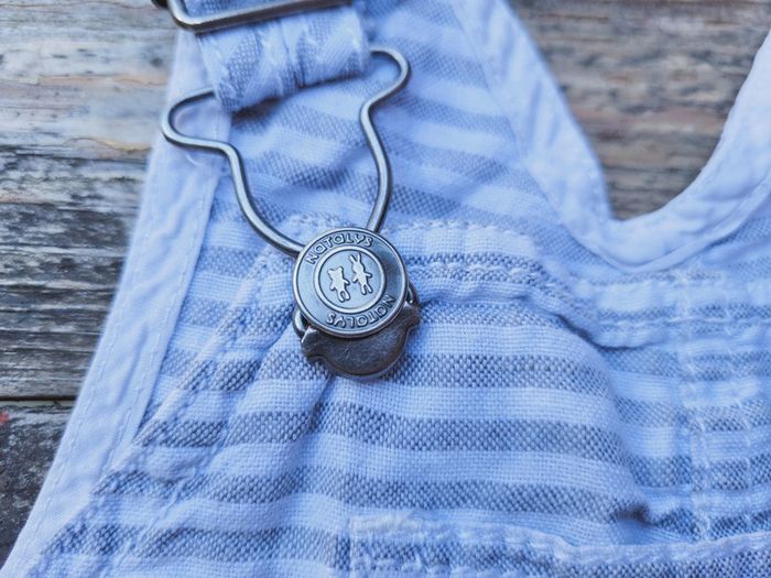 Superbe salopette short légère (lin et coton) Natalys, blanche rayée gris/bleu, 12 mois (1an) - photo numéro 2