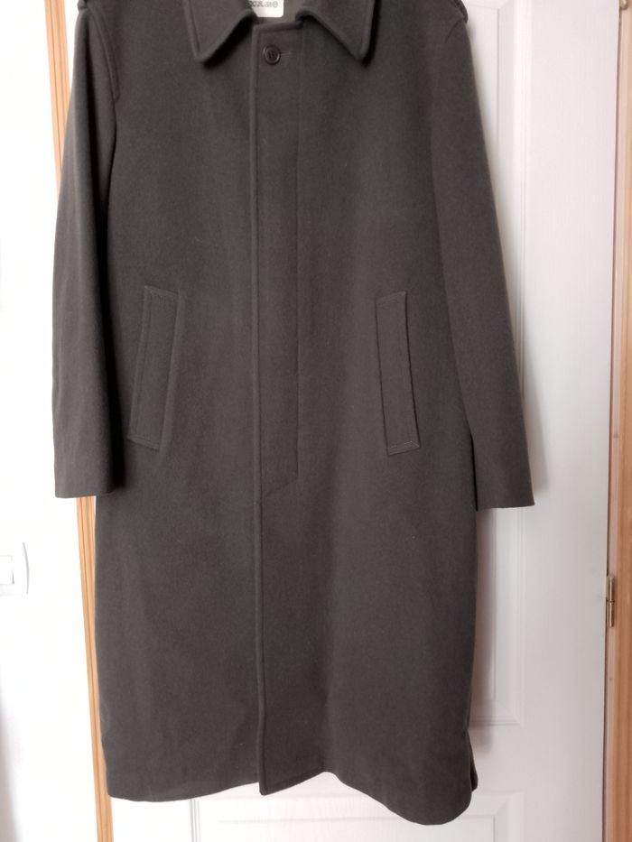 Joli manteau long en laine . Vestra . doublé .Épaulettes . Boutons cachés. 2 poches intérieures. Poches extérieures. Taille L. Fabrication française. Bien chaud. - photo numéro 2