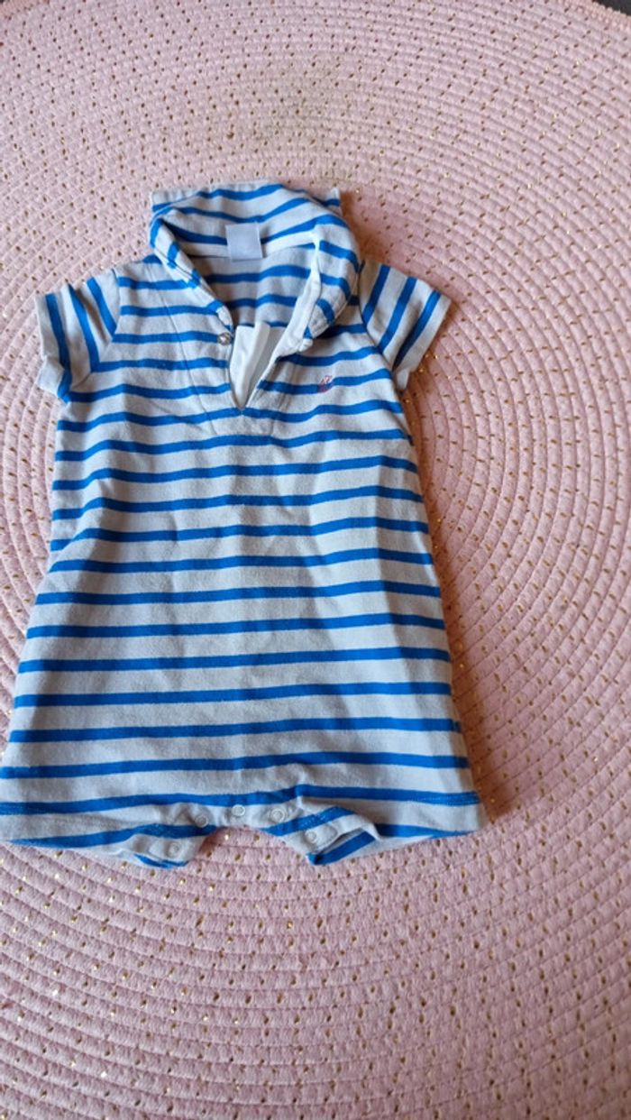 Combinaison short 12 mois petit bateau.