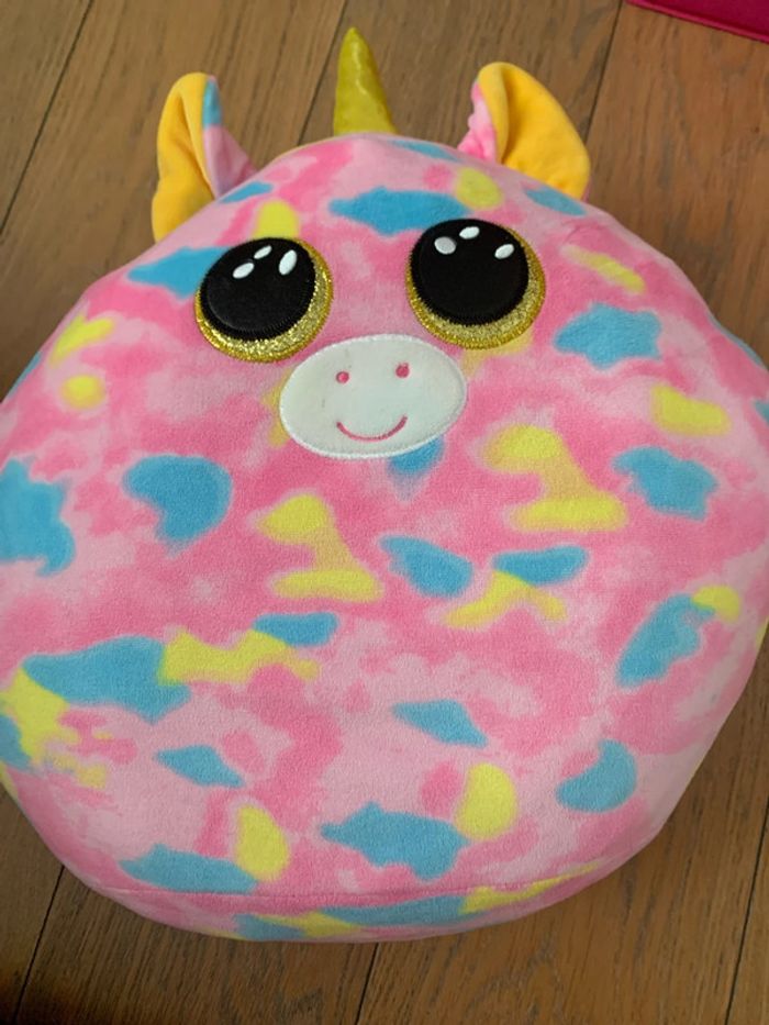 Grosse peluche licorne