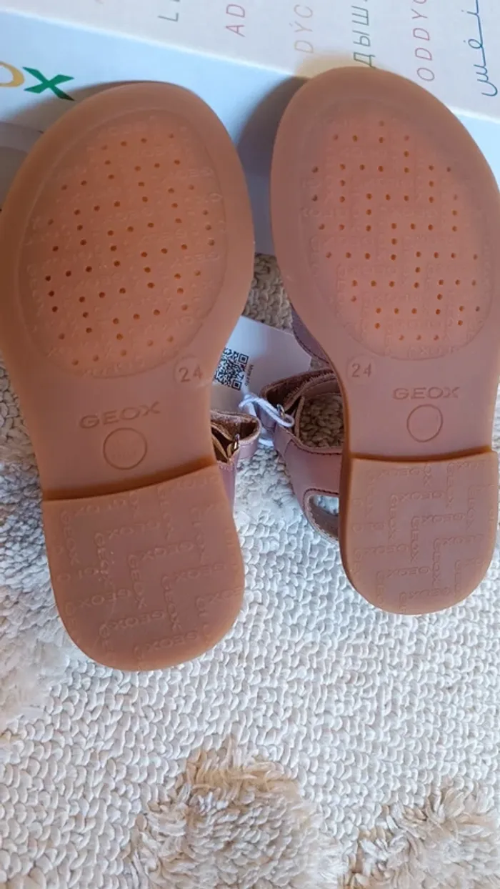 Sandales GEOX taille 24 neuves - photo numéro 8