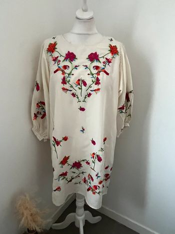 Robe écrue à fleurs brodées Zara XS