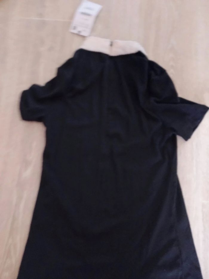 Tee-shirt noir col montant blanc Zara - photo numéro 3
