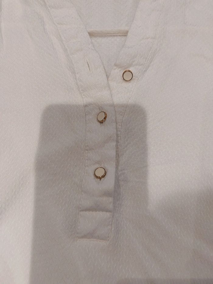 Blouse blanche Taille M / 38 Cache noir Très bon état - photo numéro 2