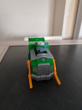 Véhicule et figurine Rocky