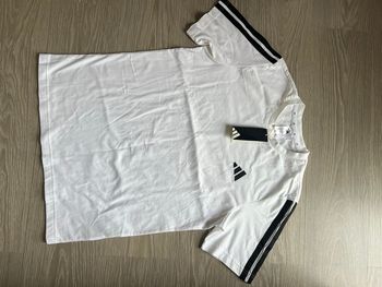 T-shirt adidas neuf 