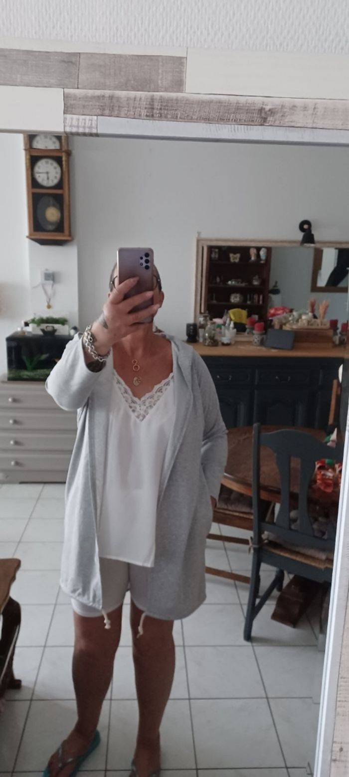 Très jolie veste à capuche femme T U - photo numéro 2