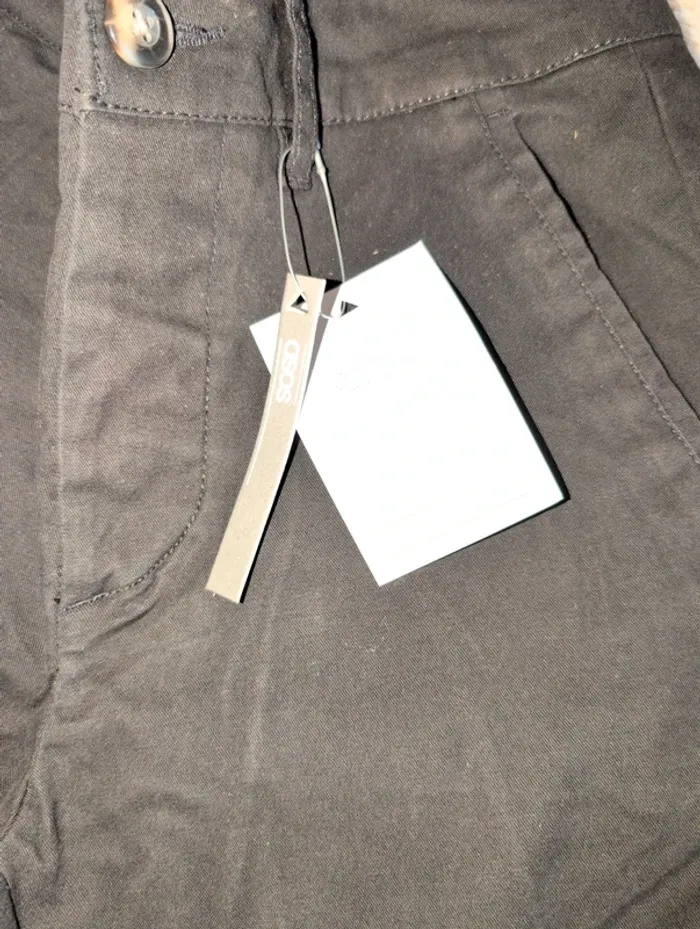 Pantalon Chino Asos neuf. W26 L32. Taille 36 - photo numéro 3