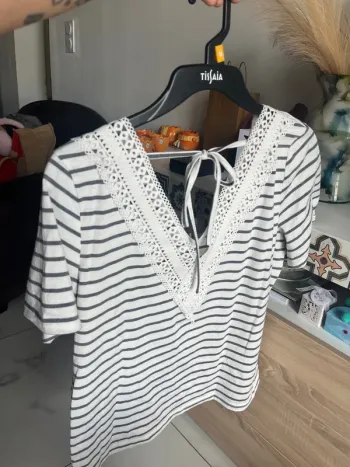 T shirt marinière et dentelle dos