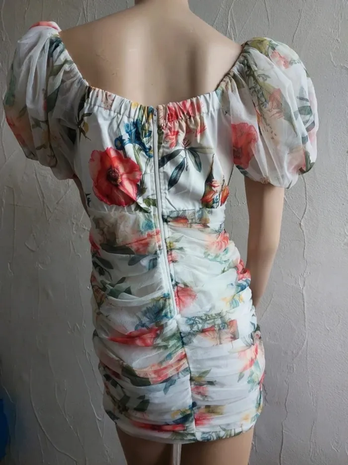 Robe à fleurs avec manches bouffantes - photo numéro 6