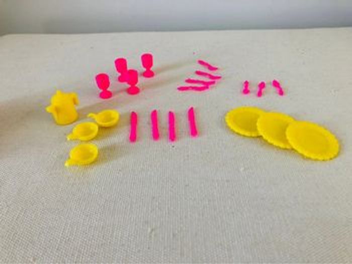 Lot accessoires vaisselle barbie couvert rose jaune - photo numéro 2
