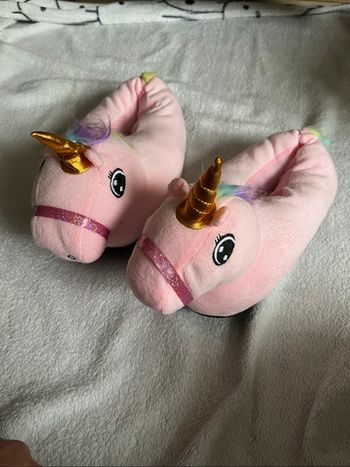 Chausson licorne Taille 33 Neuf